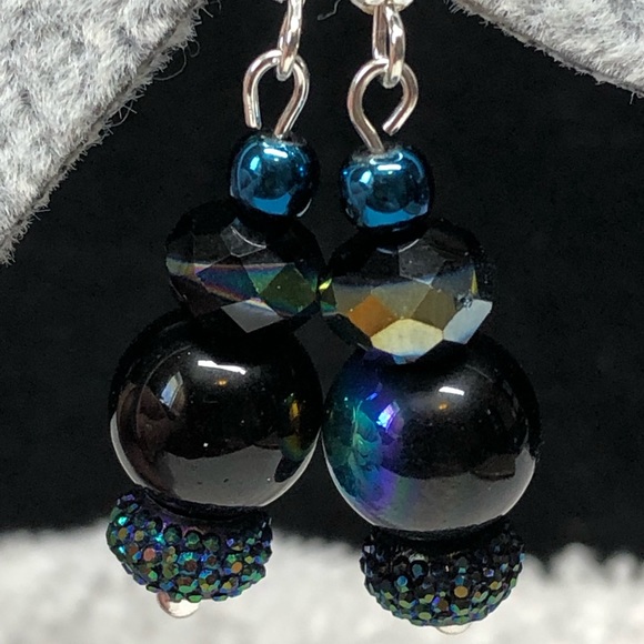 🦋🖤blue and black earrings -very pretty NWOT - Picture 6 of 10